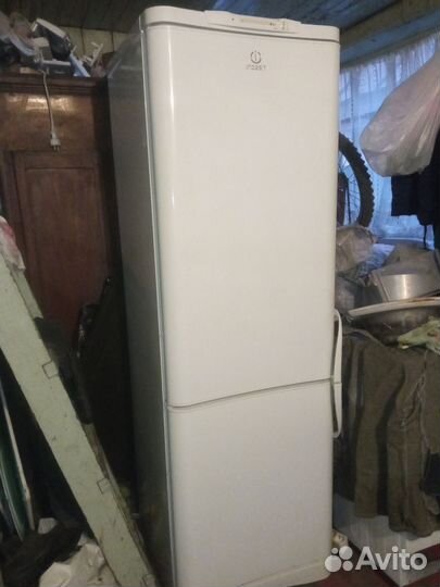 Холодильник Indesit