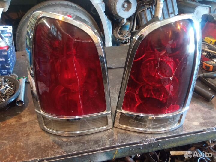 Задние фонари б/у на SsangYong Rexton