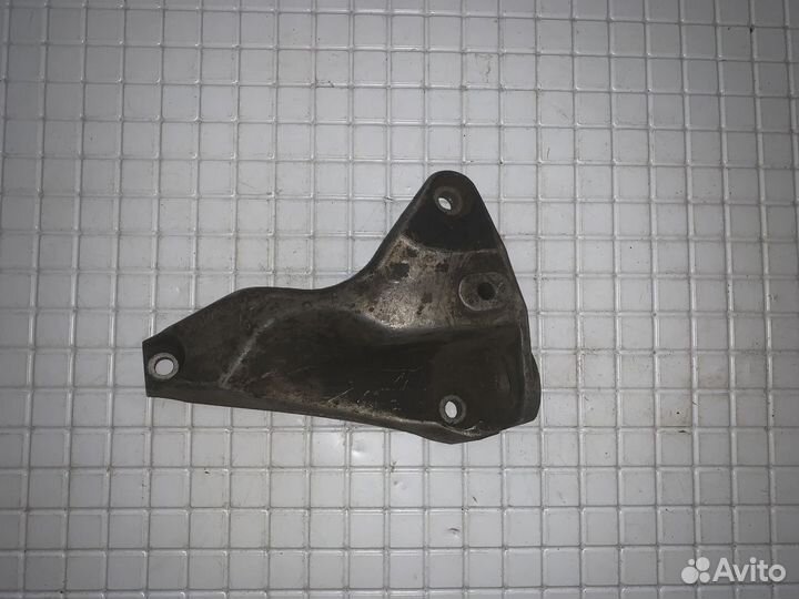 Кронштейн АКПП правый Audi A8