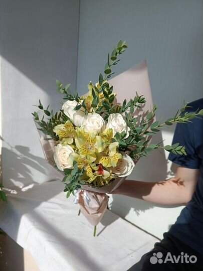 Сборный букет. 5 роз. Цветы