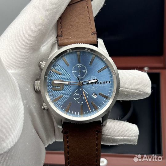 Красивые часы Diesel