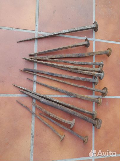 Гвозди кованые старинные