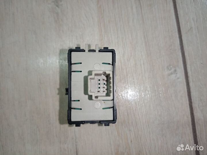 Кнопка Парктроника Renault logan 2