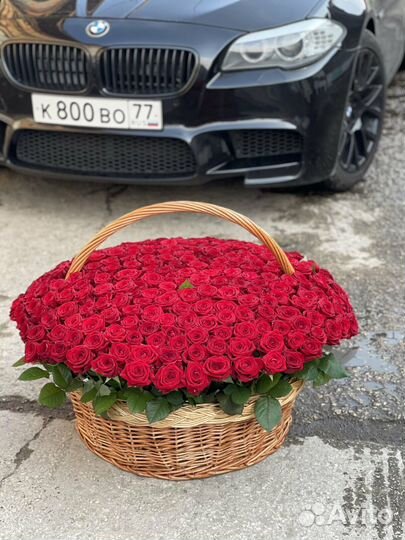 Цветы в корзине