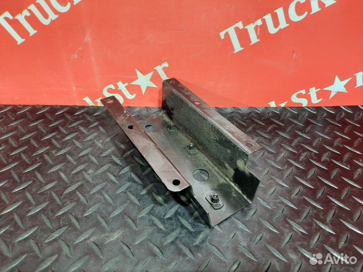 Кронштейн инструментального ящика