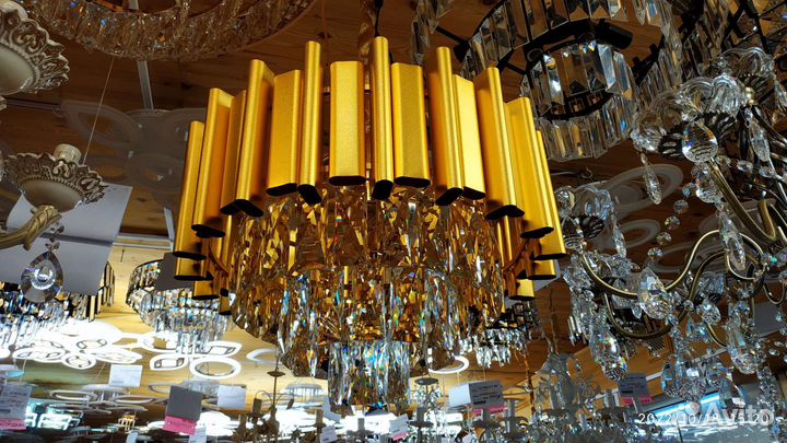 Люстра хрустальная на цепочке, золотая