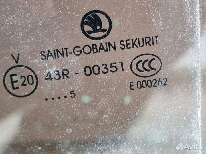 Стекло задней левой двери Шкода Суперб