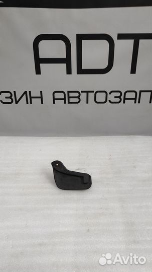 Брызговик левый перед колесом Hyundai Getz