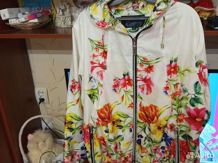 Ветровка женская