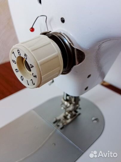 Швейная машинка Чайка 142м