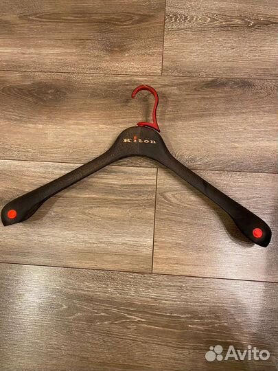Вешалка Kiton