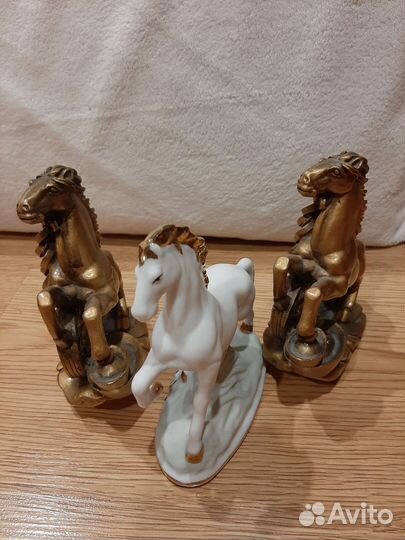 Статуэтки конь