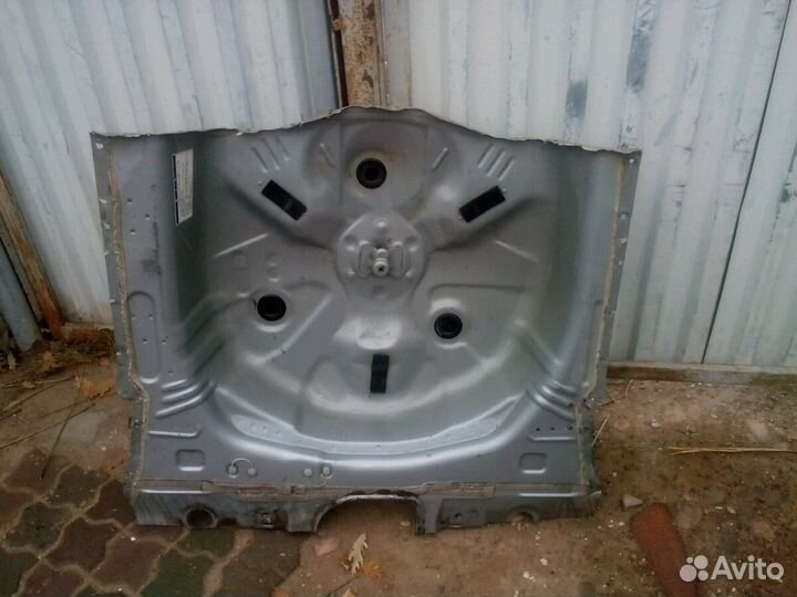 Тазик под запаску на Тойоту витц 90