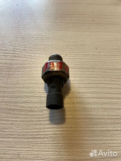 Датчик давления масла левый Chevrolet Aveo T300