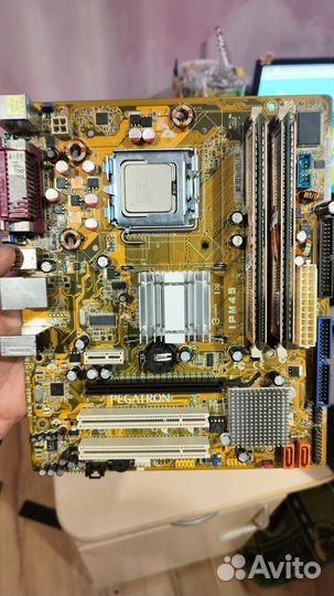 Материнская плата с процессором и памятью