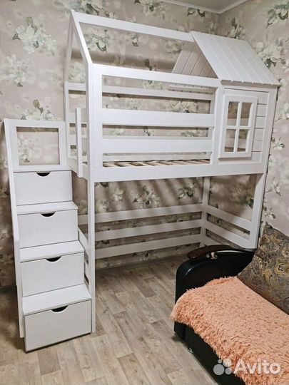 Детская двухъярусная кровать