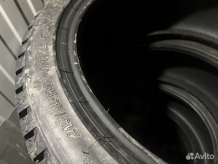 Arivo Ice Claw ARW7 215/45 R17