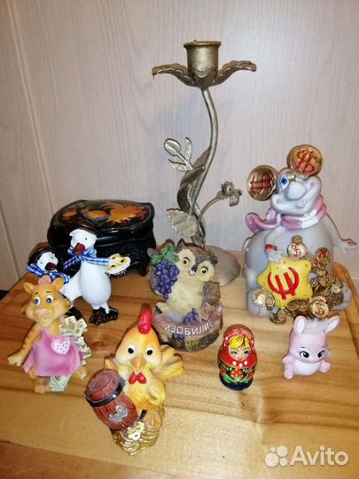 Статуэтки с подсвечником и шкатулкой