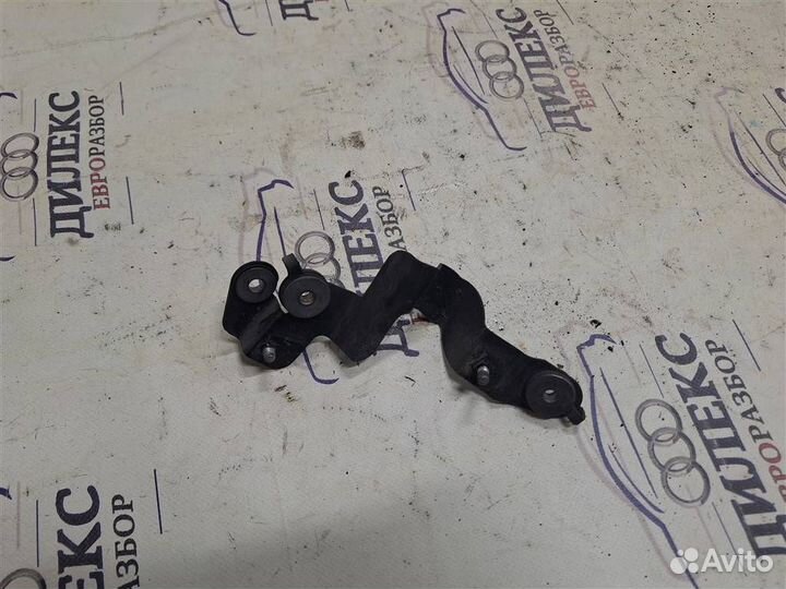 Кронштейн (сопут. товар) Audi Q7 2005