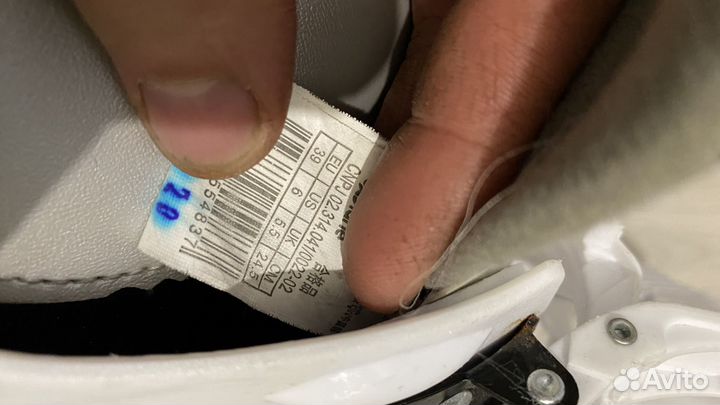 Продам 2 пары коньков мужские и женские