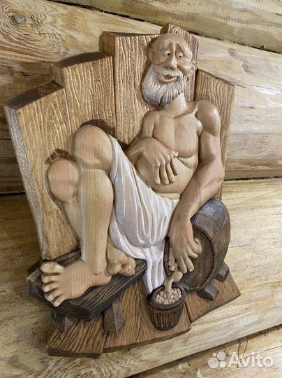 Резное панно из дерева