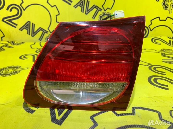 Стоп сигнал в крышку багажника задний правый Lexus