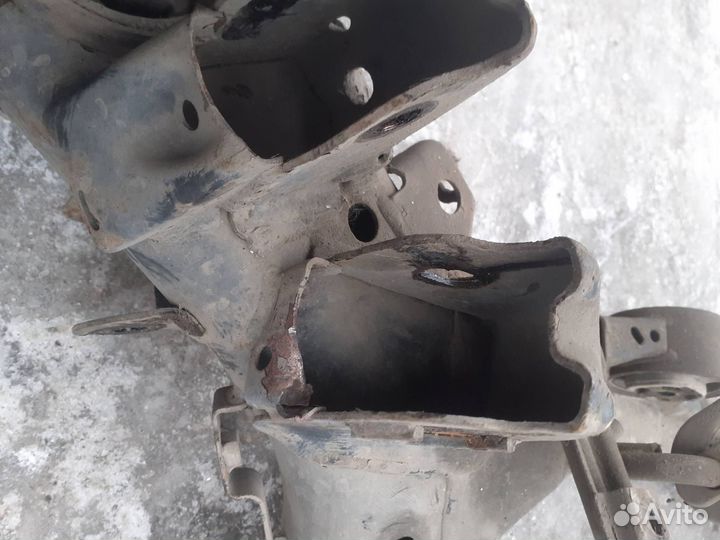 Балка задняя Hyundai Genesis