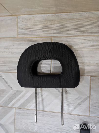 Подголовник Mitsubishi Outlander