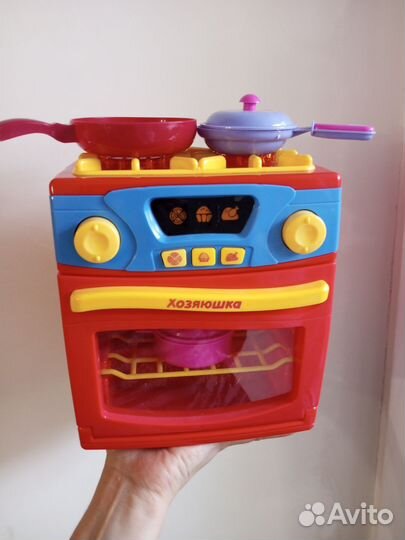 Игрушечная плита. б/у, свет, звук.Бонусом утварь