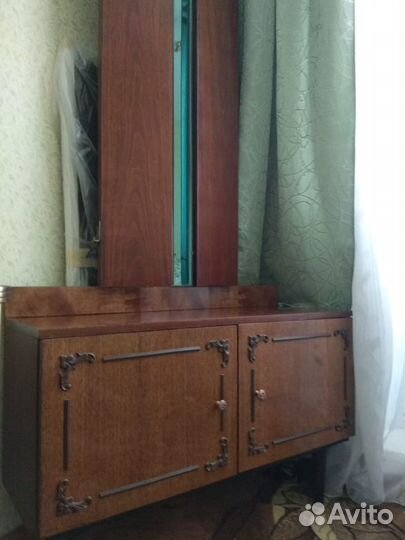 Тумба с зеркалом