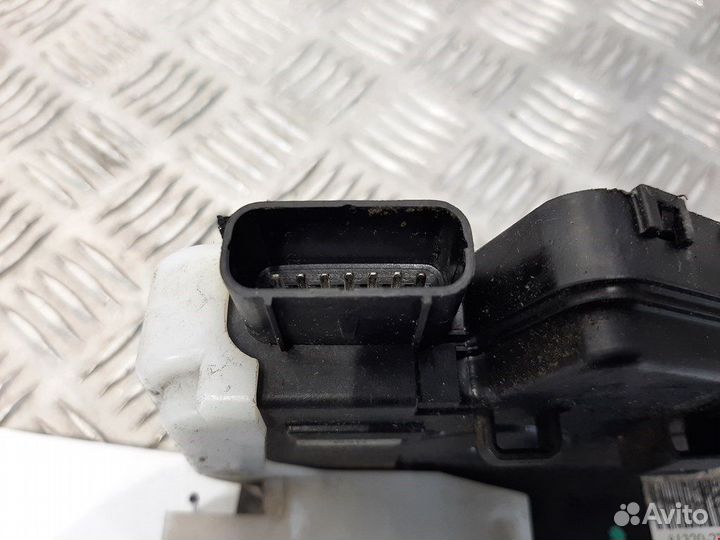 Замок двери передней правой Hyundai ix35