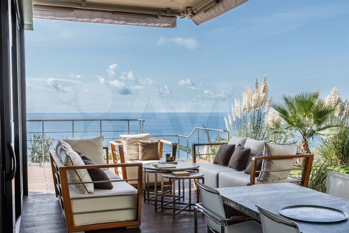 Коттедж 1300 м² на участке 30 сот.