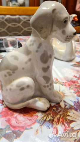 Фарфоровая статуетка собака