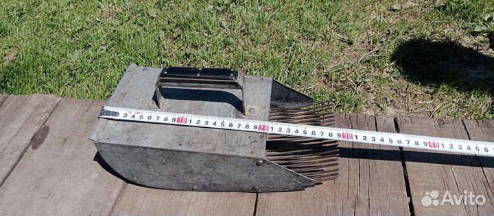 Совок для сбора ягоды