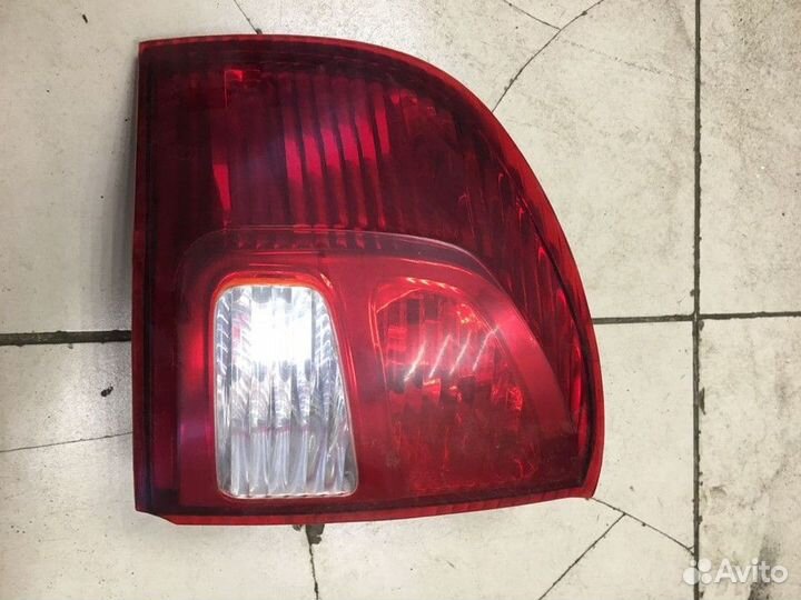 Фонарь правый нижний