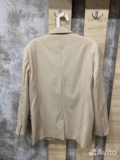 Пиджак бежевый bershka