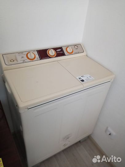 Дверь входная, раковина, стиральная машина