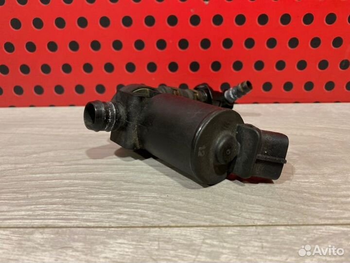 Насос стеклоомывателя Toyota Land Cruiser 200 2015