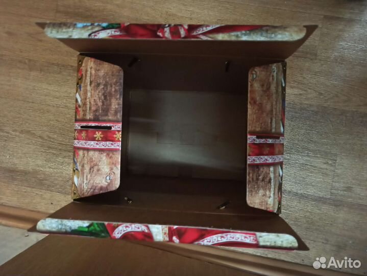 Коробка подарочная новогодняя