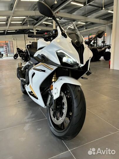 Спортбайк новый QJ Motor SRK 800 RR