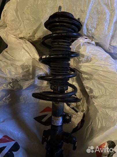 Стойка амортизатора передняя левая lexus rx