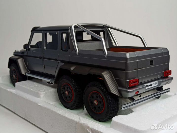 Mercedes G63 6x6 Platinum Magno Autoart 1:18