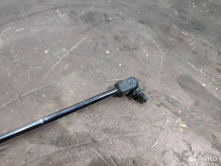 Амортизатор двери багажника Ford Fiesta