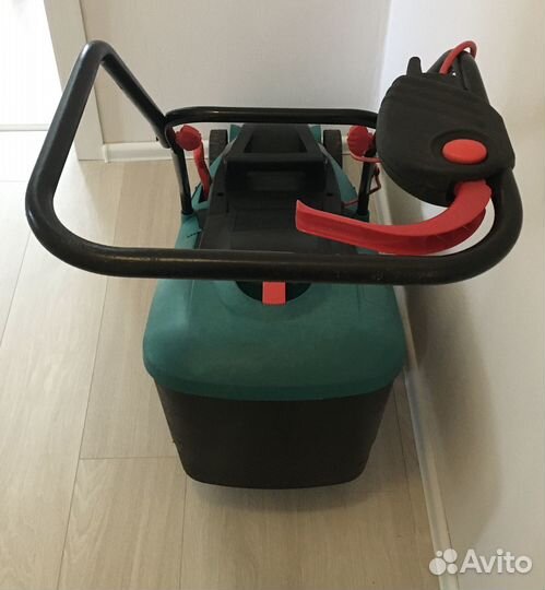 Газонокосилка Bosch Rotak 32