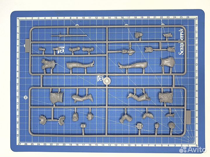 Мир фантазии сборная модель фигурки 1/24