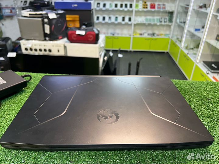 Ноутбук MSI Bravo 15 C7VF-039XRU