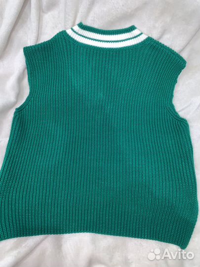 Ярко-зеленая жилетка