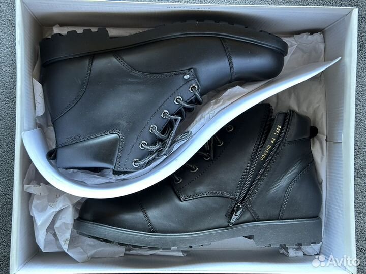Продать ботинки