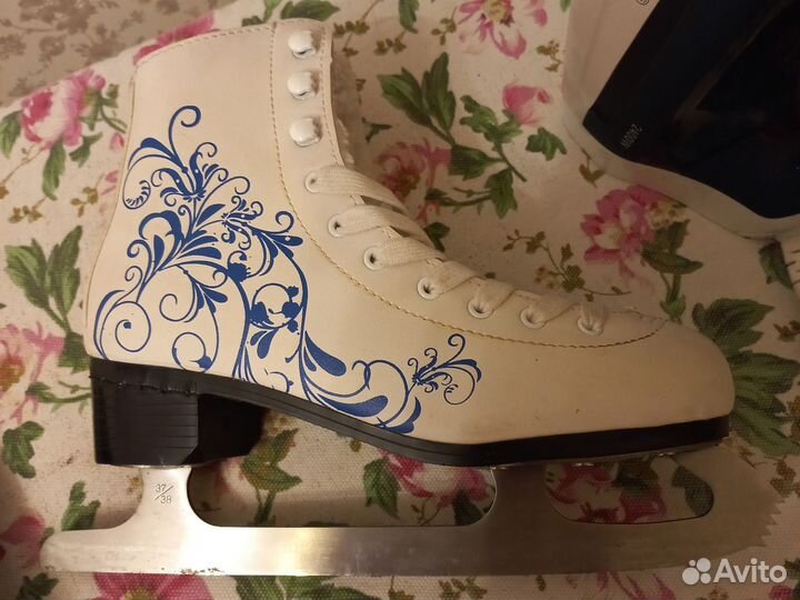Коньки фигурные размер 37-38
