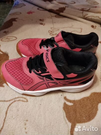 Кроссовки для волейбола asics